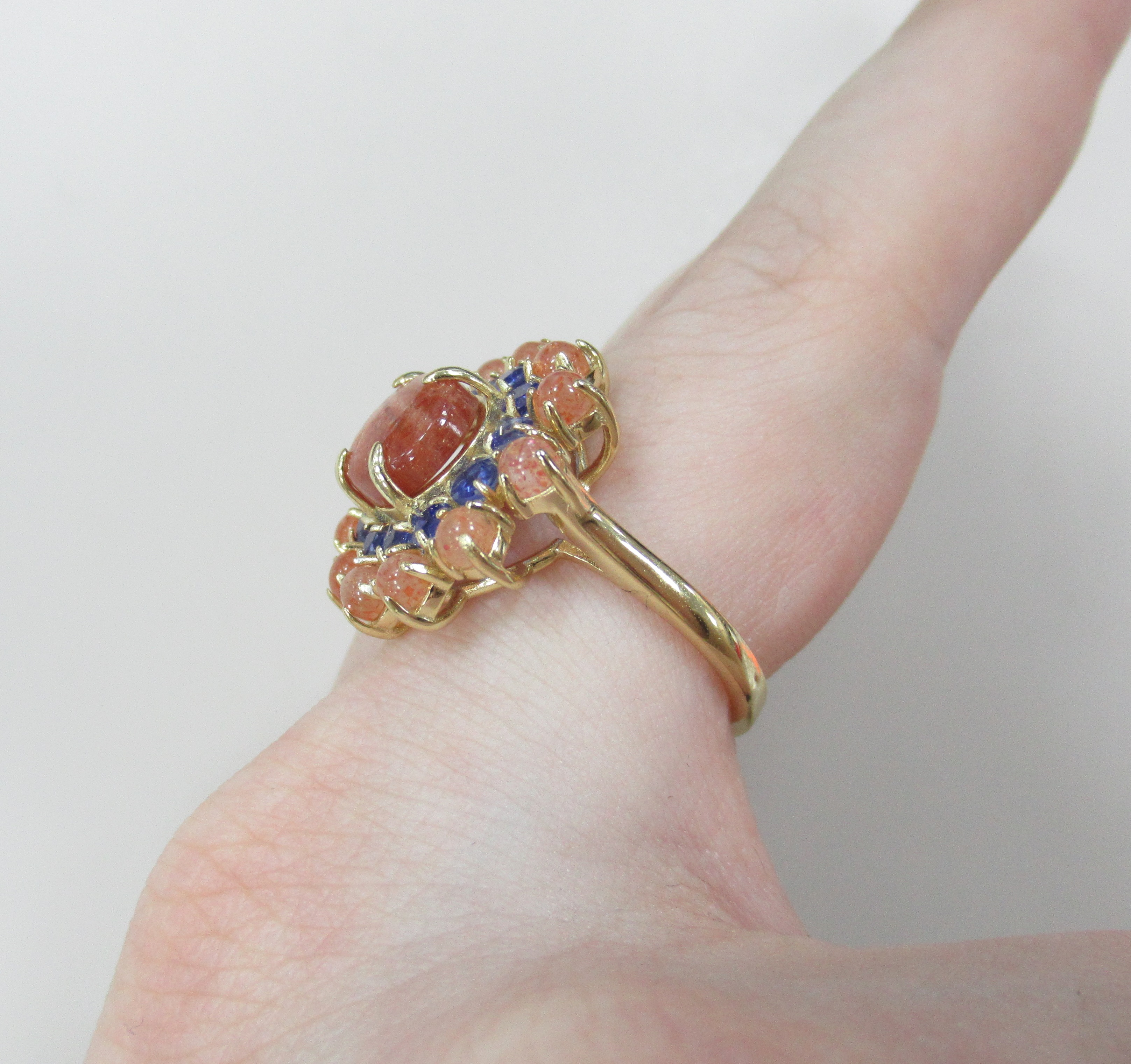 Серебряное кольцо с солнечным камнем